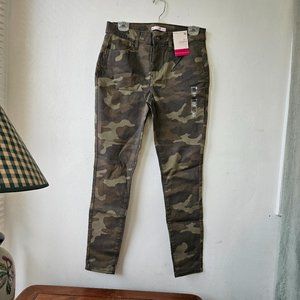 So High Rise Camouflage Jeggings Size 11/30W